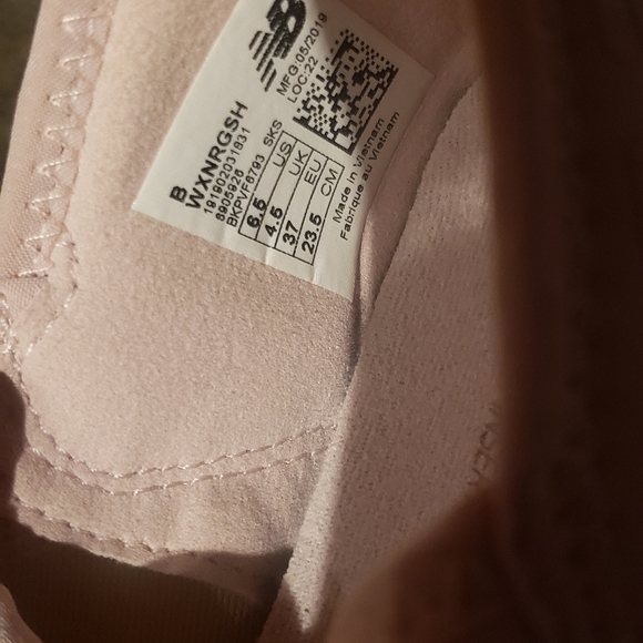 New Balance Tennis Shoes - Picture 4 of 4